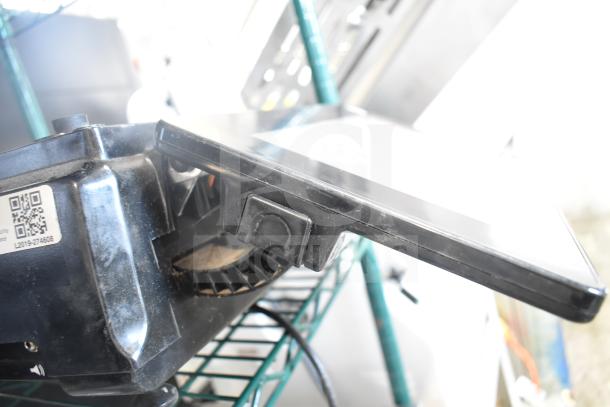 2017 Hobart HTi-7LH26 commercial food portioning scale, tested and working. Features QR label. 120/208-240V, 1 phase.