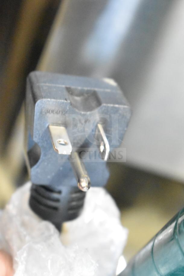 Close-up of a power plug for a 2025 Avantco 177CHSME32IM cheese melter. 208/240 volts, 1 phase configuration.