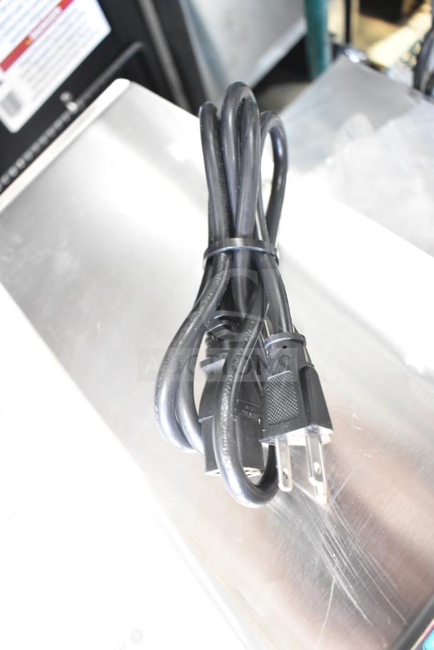 2024 Tor Rey W-LABEL40L 40 lb. WiFi scale with thermal label printer. New with some scratches and dents. Power cord included.