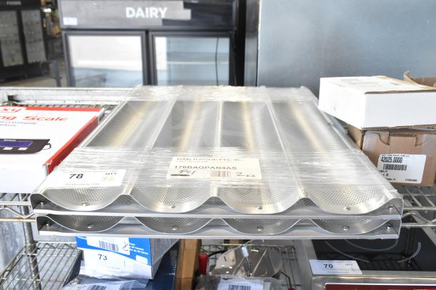 Brand new 4 loaf glazed aluminum baguette pan, 176BAGPAN4AS model. Scratch and dent, 26"x3 7/8"x1" compartments.