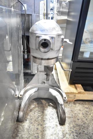 Hobart A200 20 Quart Planetary Dough Mixer, 115V, 1 Phase. Used condition, missing attachments. Ideal for commercial kitchens.