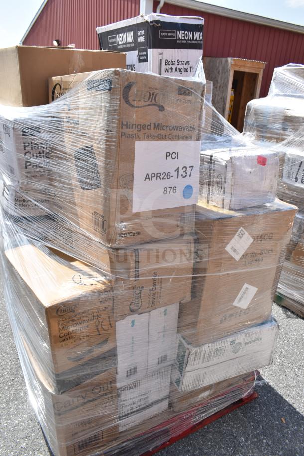 Plastic-wrapped pallet with 31 new scratch and dent items, including vacuum packaging pouches, T-shirt bags, cutlery. Box labels show product details and codes.