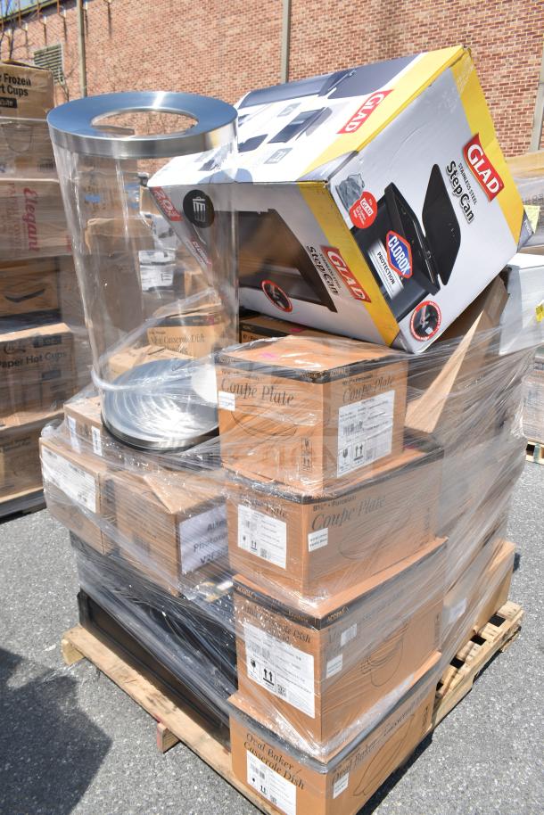 29 new scratch and dent items on a pallet, including a Glad trash can, fry basket, and stacking kit. Various boxes visible.