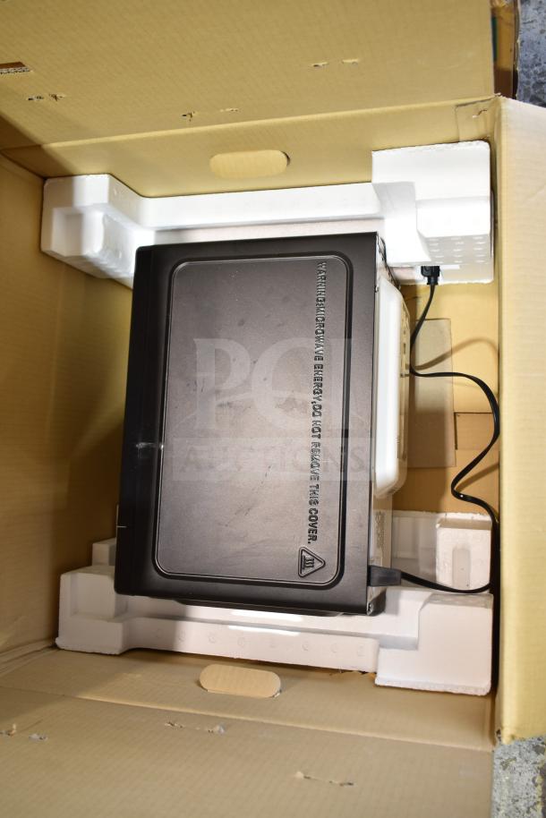 2025 Hamilton Beach MS8436127995-01 microwave, new with packaging, note scratch and dent condition, 120V, 1 Phase.