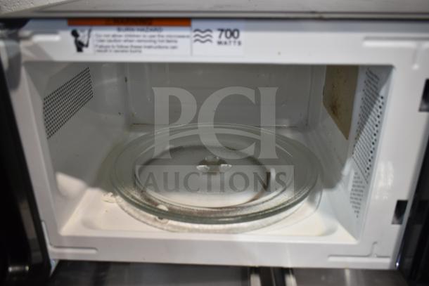 BRAND NEW 2025 Hamilton Beach MS8436127995-01 microwave oven, 120V, 1 phase, minor scratches, 700 watts label inside.