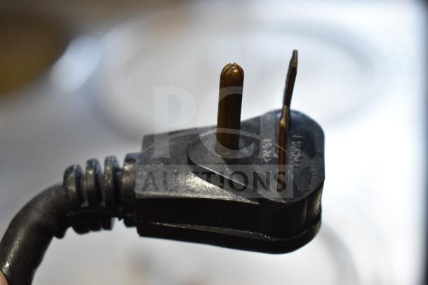 Belshaw H&I Commercial Icing Station, 208/240V, 1 Phase, on casters. Features include integrated heat and ice functions.