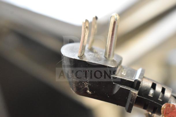 Belshaw H&I Commercial Heat and Ice Icing Station plug, 208V, 1 Phase, showing close-up of a three-prong power connector.