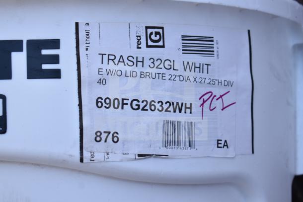 White Rubbermaid Brute 690FG2632WH, 32-gallon round trash can, new with scratch and dent. Label indicates dimensions.