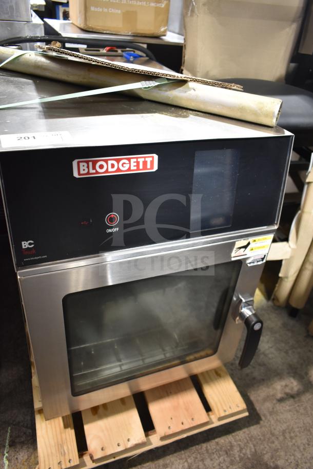 BRAND NEW Blodgett BLCT-6E stainless steel combi convection oven, 208V, 3 Phase, minor scratches on exterior.
