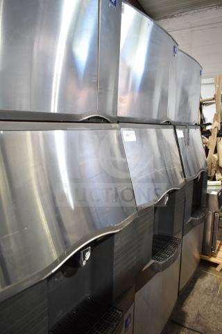 Manitowoc SD0452A ice machine on SPA310 dispenser, stainless steel, 115V. Excellent condition, features front control panel.