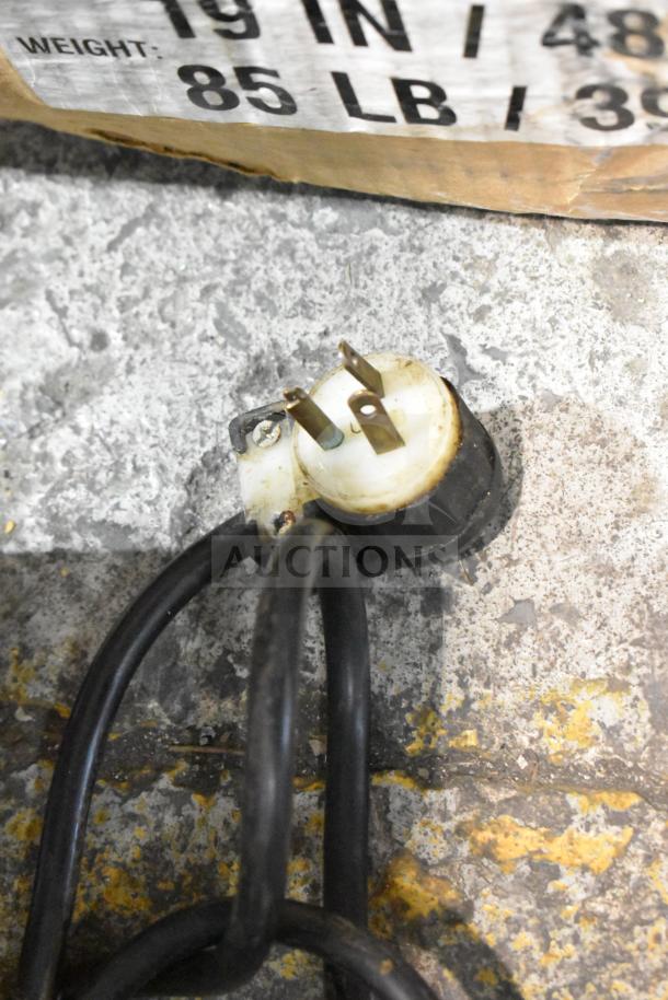 AJ Antunes GST-3V commercial vertical bun toaster plug, 720 slices/hr, 208-240V, 1 Phase, 1 2/3" opening.