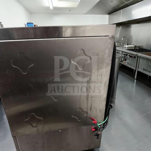 Perlick PKHT24 commercial underbar glasswasher, high-temp door type, 24” wide, flawless condition, fully operational.