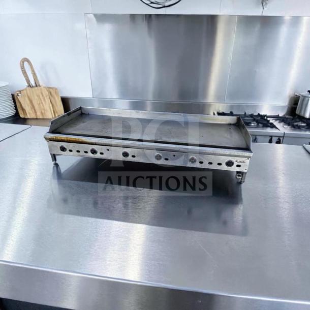 Elite Condition Jade Range JGT-2472 72" gas griddle, thermostatic controls, 180,000 BTU, fully tested, operational, stainless steel.