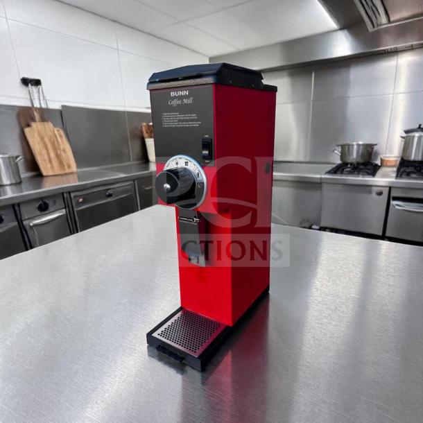 Red Bunn G3 HD 3 lb. bulk coffee grinder, model 22100.0001. Commercial grade, elite condition, fully tested and operational.