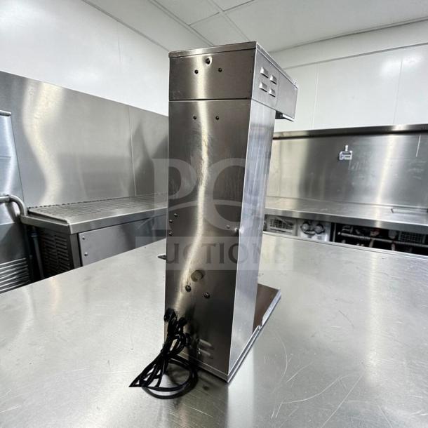 Immaculate Curtis G4TB Commercial Tea Brewer, 3–5 gallon capacity, digital control, 120V, stainless steel finish, like-new condition.