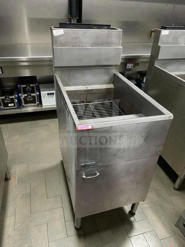 Dean Commercial Gas Fryer, natural gas, model DEN-L-FRY-0059, exceptional condition, stainless steel, fully tested, USA-made.
