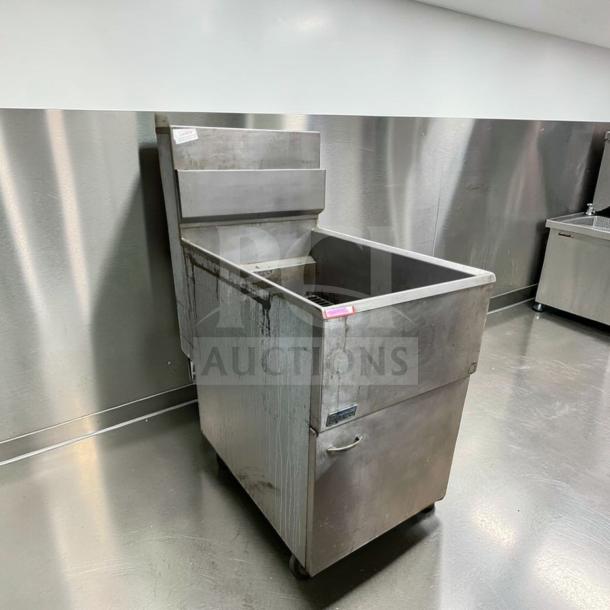 Dean Commercial Gas Fryer, natural gas, tested, exceptional condition. Model: DEN-L-FRY-0059, stainless steel, USA-made.