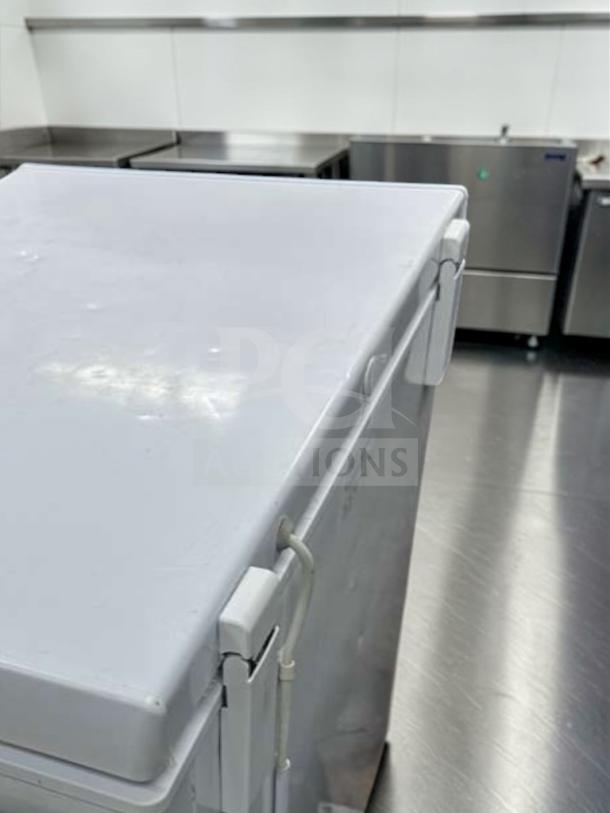 Vissani DCM7QRBWW commercial chest freezer, 7 cu. ft., excellent condition, 115V, UL Listed, fully tested.