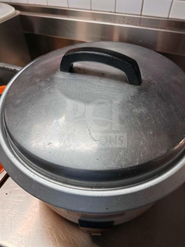 Thunder Group SEJ-50000 commercial rice cooker, large capacity, outstanding condition, NSF & UL listed, fully tested.