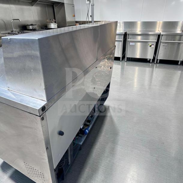 Elite Condition True TSSU-60-24M-B-ST-HC Mega Top Sandwich Prep Table, 60", stainless steel, 2-door, tested, operational.