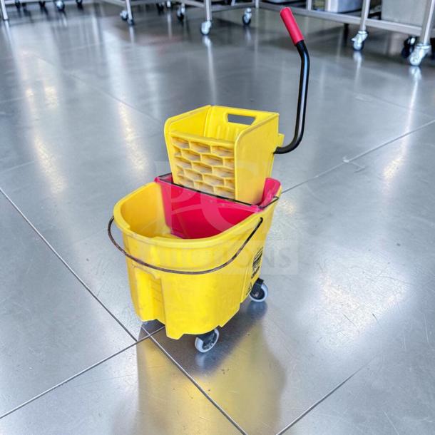 Rubbermaid WaveBrake 35 Qt. mop bucket with side press wringer, yellow, superb condition, includes dirty water separator.