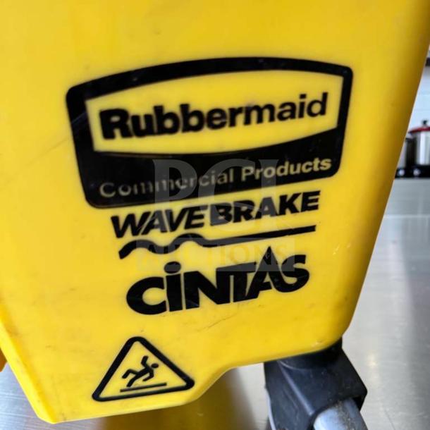 Rubbermaid WaveBrake 35 Qt. mop bucket, superb condition, side press wringer, dirty water separator, labels include Rubbermaid logo.