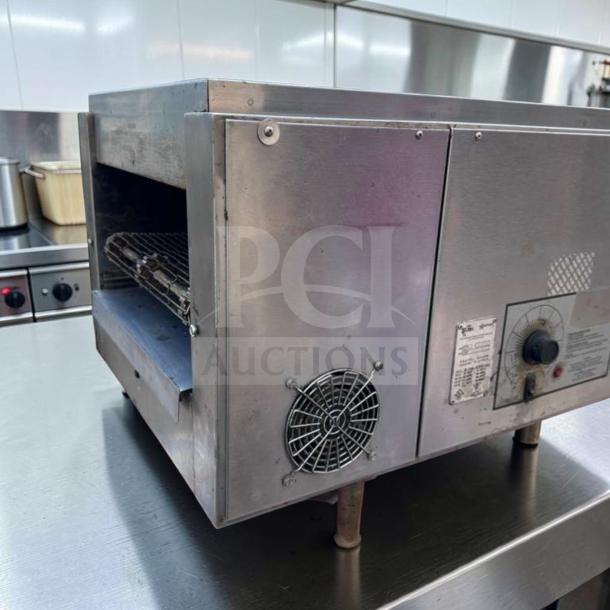 Star Holman QT14 conveyor toaster, stainless steel, heavy-duty, 208/240V, exceptional condition, fully tested, model label shown.
