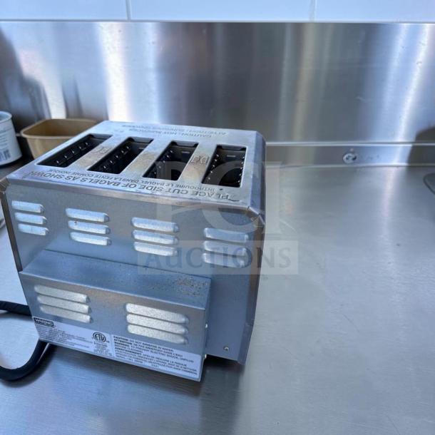 Waring WCT850 4-slice commercial toaster in elite condition with dual control for bread and bagels, 208V, fully operational.