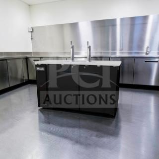 Migali C-DD60-2-HC beer dispenser, 60" 2-door kegerator, outstanding condition, fully tested, commercial draft beer cooler.
