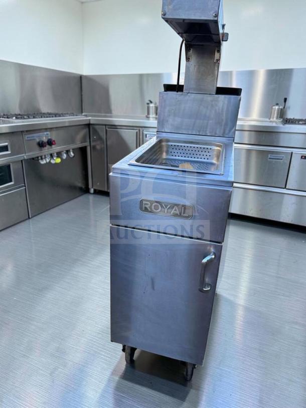 Royal Range stainless steel commercial fryer base. Model ROY-M-FRY-0915. Fully tested, top-tier condition, heavy-duty.