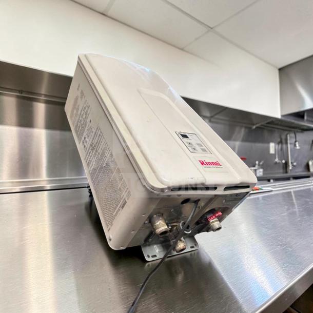 Rinnai V75iN tankless water heater, 7.5 GPM, 180,000 BTU, natural gas, indoor, high efficiency, exceptional condition.