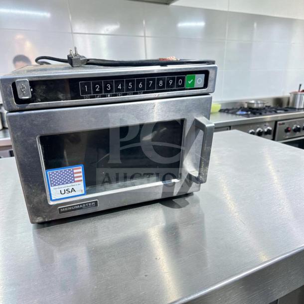 Amana MDC182 Menumaster commercial microwave, 1800W, in exceptional condition. Features numeric keypad, USA sticker.