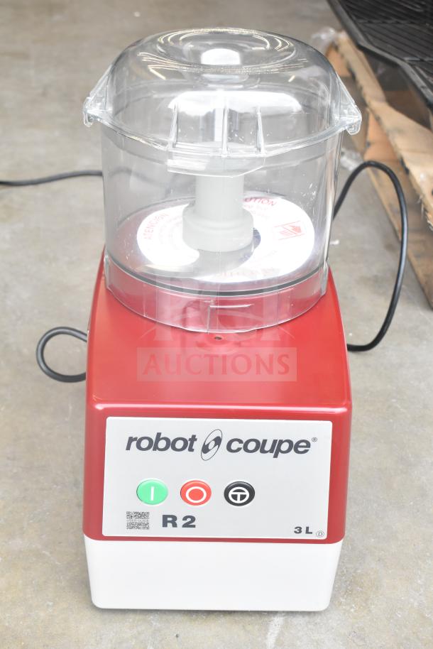 BRAND NEW Robot Coupe R2BCLR food processor, 3 Qt. clear batch bowl, 1 hp, 120V, 1 phase, red/silver finish, minor scratches.