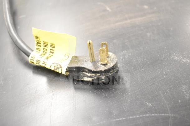 True GDM-12 cooler plug with yellow warning tag, indicating no extension use. 115 volts, 1 phase.