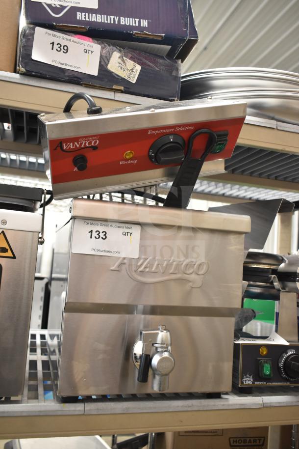 BRAND NEW Avantco 177F200 Electric Fryer, 15 lb., countertop, 208-240V, 1 phase, scratch and dent condition, with controls.