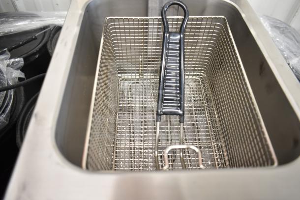 Avantco 177F200 countertop fryer, 15 lb capacity, new scratch and dent, stainless steel with basket, 208-240V, 1 phase.