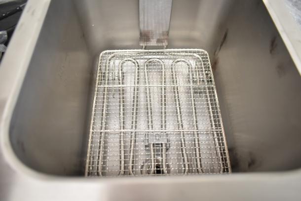 BRAND NEW Avantco 177F200 15 lb. Electric Countertop Fryer, medium-duty, 208-240 volts, scratch and dent condition.