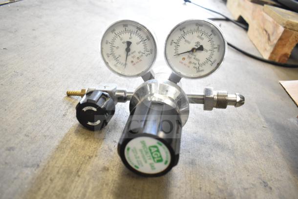 Pressure gauge with dual dials and regulator knobs, showing pressure measurements in psi and kPa. Labeled "AGL USE NO OIL."