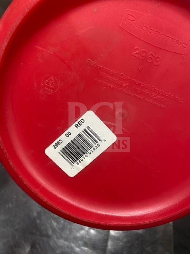 Rubbermaid 2963 Red 10Qt Round Bucket, new condition, features model number and barcode on base.