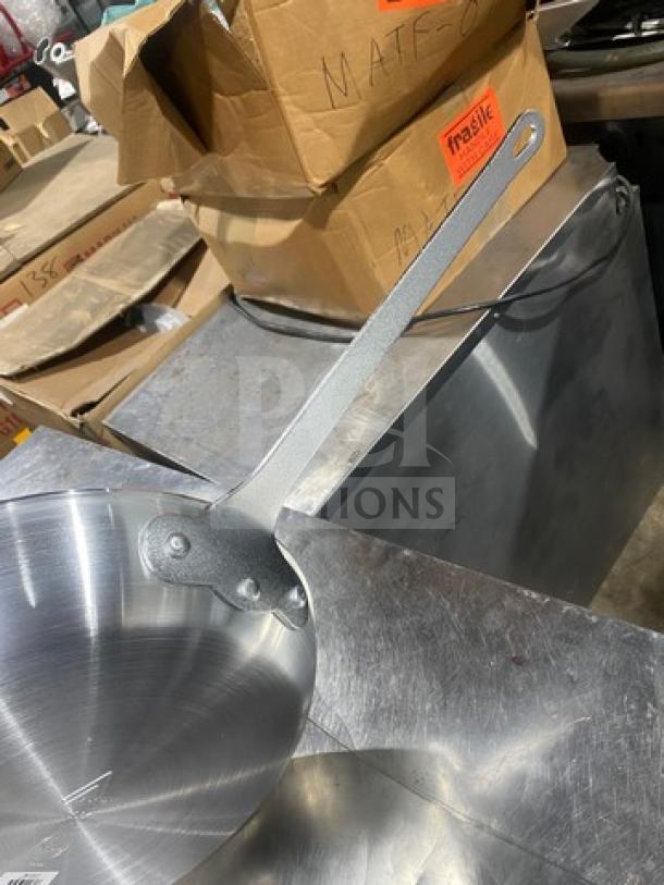 Brand new Adcraft all stainless steel frying skillet, long handle, pristine condition. Ideal for sizzling and frying.