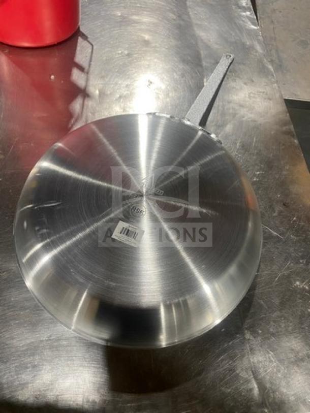 Brand new Adcraft stainless steel sizzling/frying skillet, round design, with long handle and visible product tag on base.
