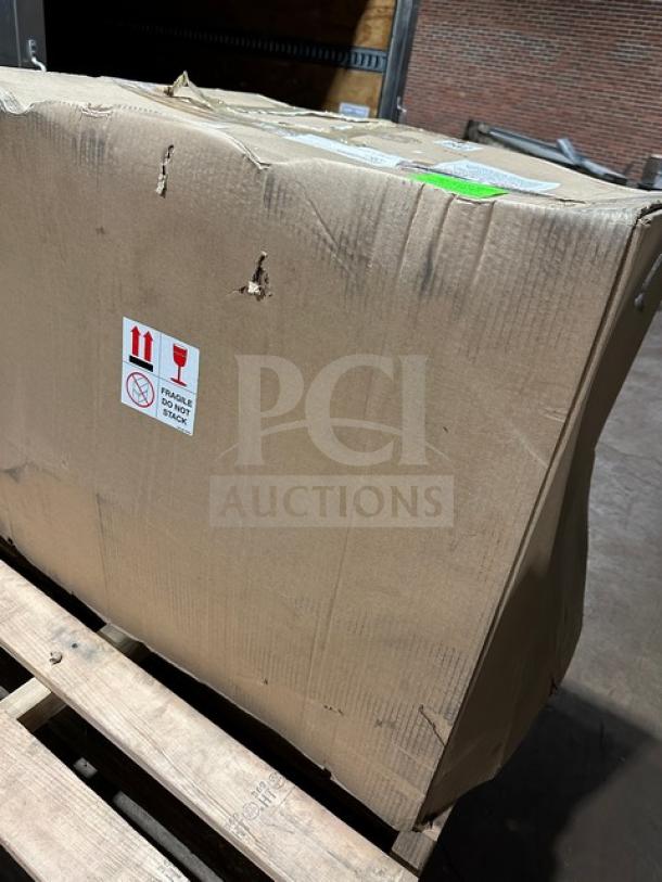New Hatco GRFHS-PT26 Crisp-N-Hold Warming Station in damaged box; serial 2101152226, 120V, 1 Phase; fragile label visible.