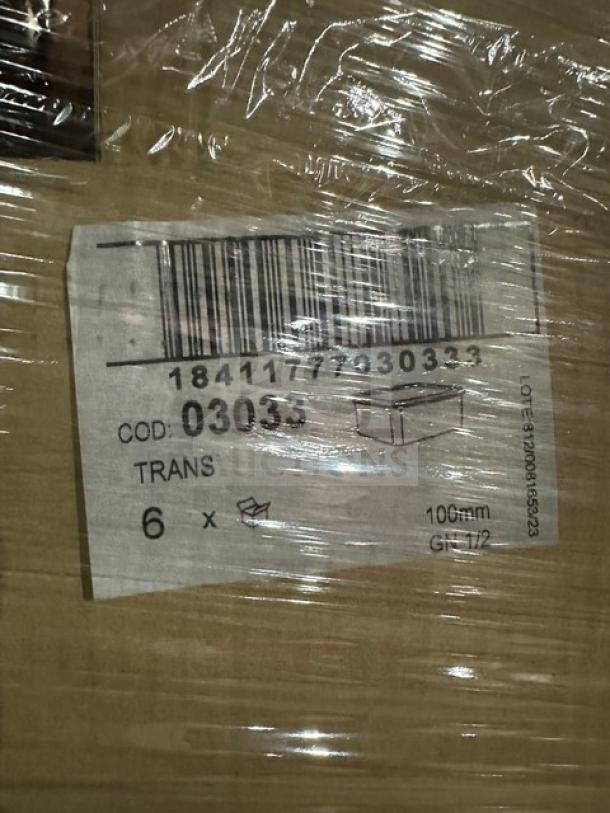 Mixed pallet wrapped in plastic with a label showing barcode, code 03035, and quantity. Auction includes porcelain bowls, trays, glass tiles, dispensers, spoons, forks, bar bowls, and containers.