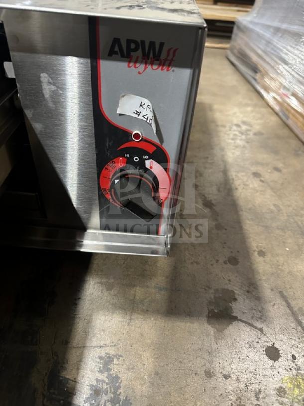 New APW Wyott BW20 stainless steel single drawer bread warmer, model BW20, 115V, with temperature control knob, serial BWA200225A0001.