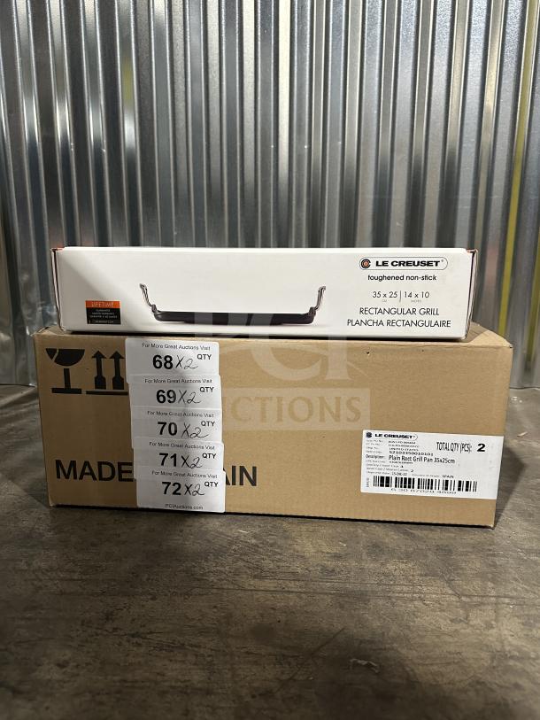BRAND NEW Le Creuset 35x25cm non-stick rectangular grill pan, boxed. Features durable construction and lifetime warranty.