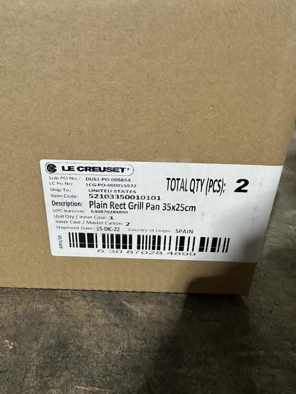 Brand new Le Creuset rectangular grill pan, non-stick, 35x25 cm, in original packaging. Total quantity: 2. Made in Spain.