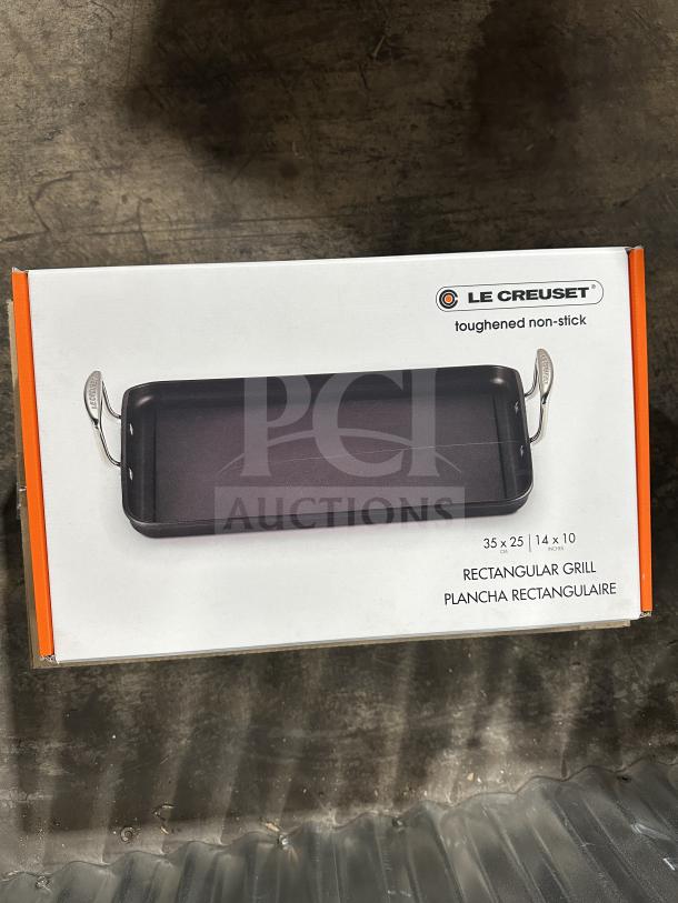 Brand new Le Creuset rectangular non-stick grill pan in packaging, 35x25 cm, commercial grade.