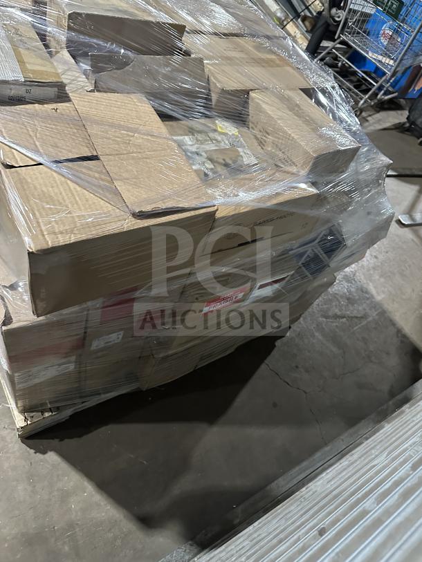 Pallet with 41 boxes Santol dessert spoons, 10 boxes Londrink glasses, 9.5 bamboo chopsticks, knives, wheel cover, goblets.