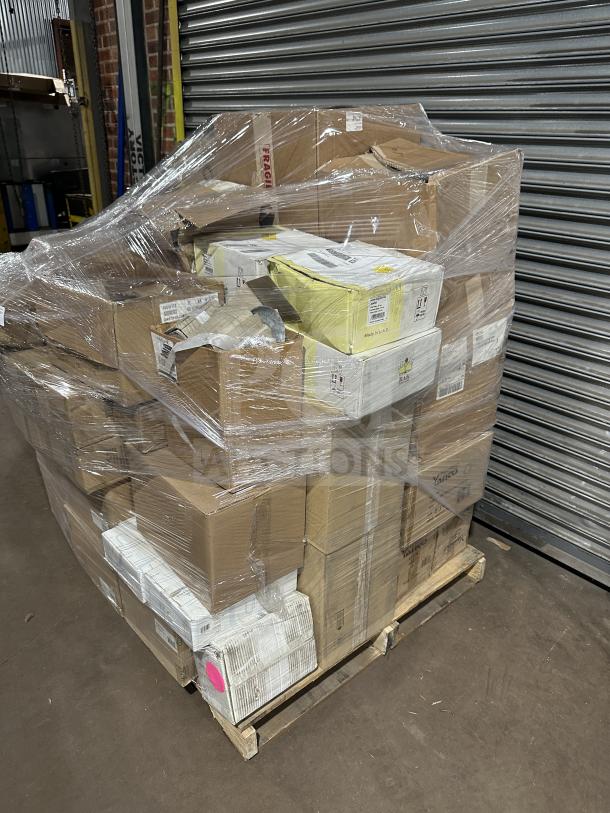 Pallet with 27 boxes of creamer cones, 11 whisky tumbler boxes, 2 rectangular platter boxes, and various kitchenware.