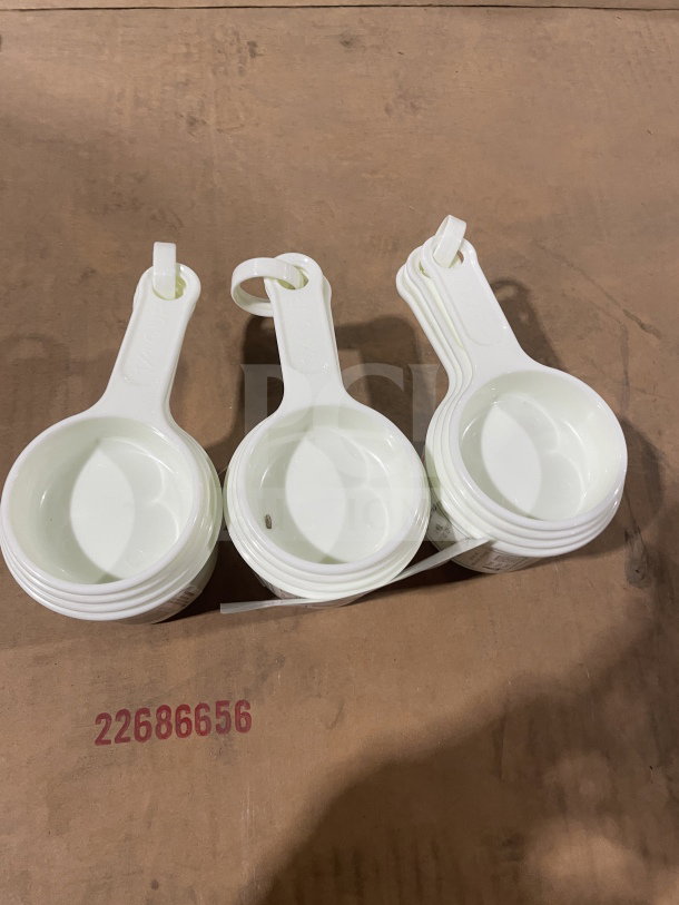 Winco Commercial White Measuring Cup Set, Model L38315A0WHT, brand new condition, multiple nesting cups.